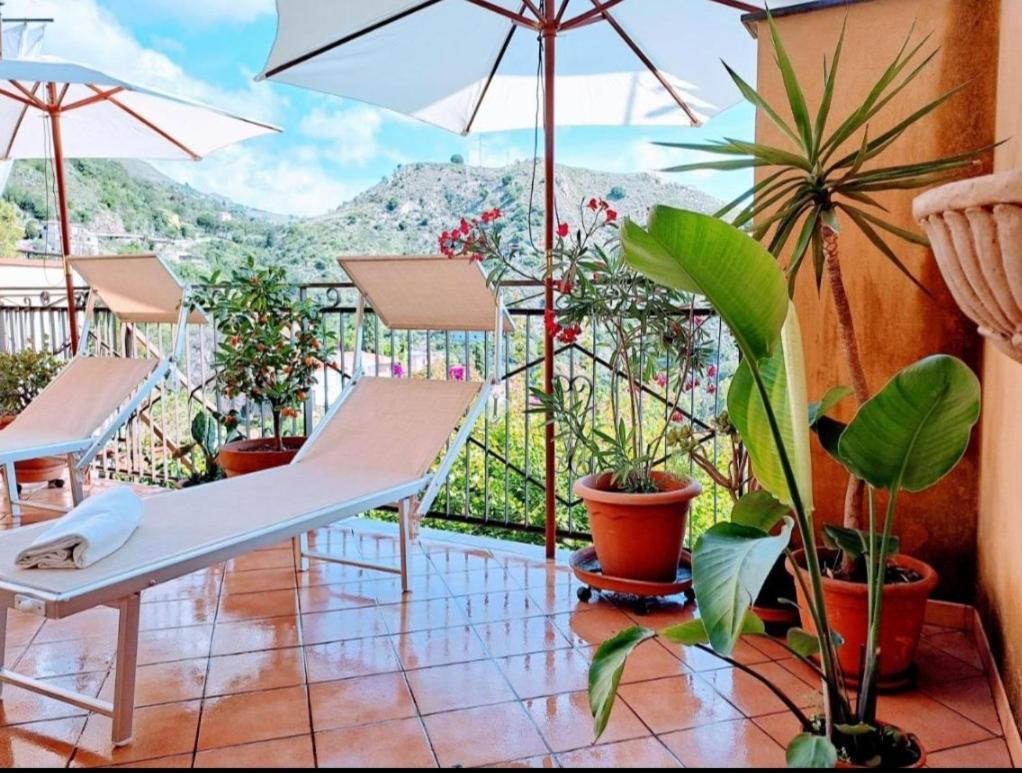 Tao Charming Apartment Таорміна Номер фото